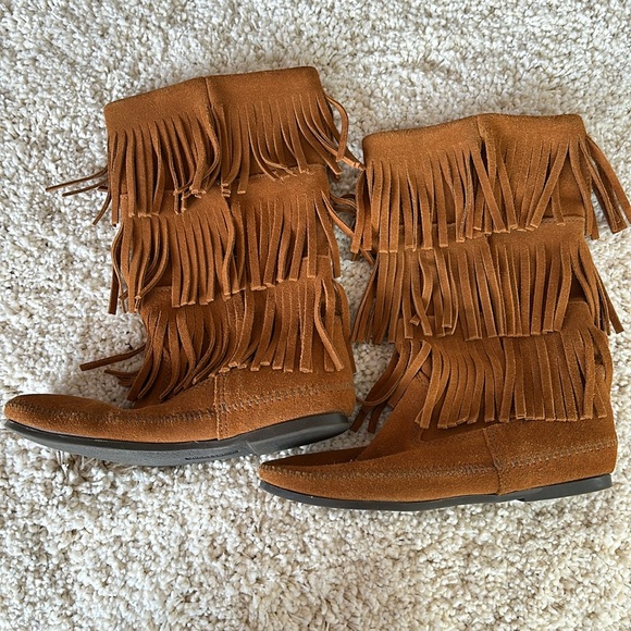 Minnetonka Shoes - Minnetonka Fringe Boots - 9